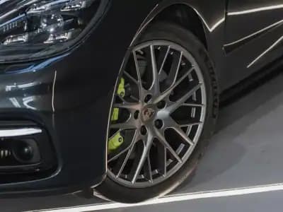 Sell Porsche Panamera Sport Turismo 2019 - 69990 EUR, 80000 km - AUTO.MOTO.pt