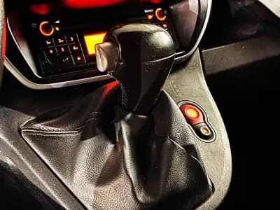 Vendo Renault Kangoo 2021 - 10500 EUR, 35000 km - AUTO.MOTO.pt