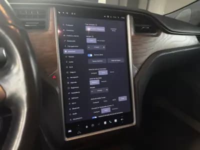 Vendo Tesla Model S 2019 - 27990 EUR, 181940 km - AUTO.MOTO.pt