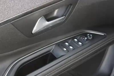 Vendo Peugeot 5008 2018 - 21990 EUR, 116000 km - AUTO.MOTO.pt