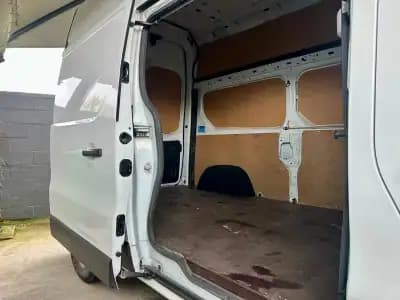 Vendo Renault Trafic 2021 - 22990 EUR, 89900 km - AUTO.MOTO.pt