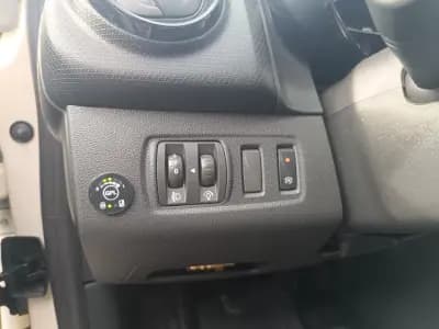 Sell Renault Clio 2017 - 10900 EUR, 135702 km - AUTO.MOTO.pt