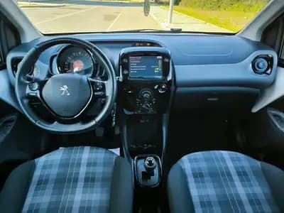 Vendo Peugeot 108 2018 - 9999 EUR, 180453 km - AUTO.MOTO.pt