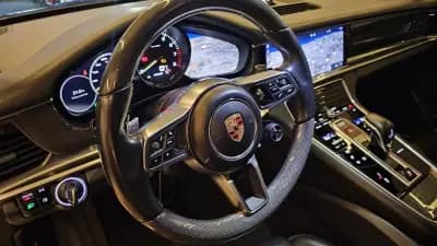 Sell Porsche Panamera Sport Turismo 2018 - 71900 EUR, 135500 km - AUTO.MOTO.pt