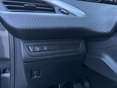 Sell Peugeot 2008 2016 - 12990 EUR, 160000 km - AUTO.MOTO.pt