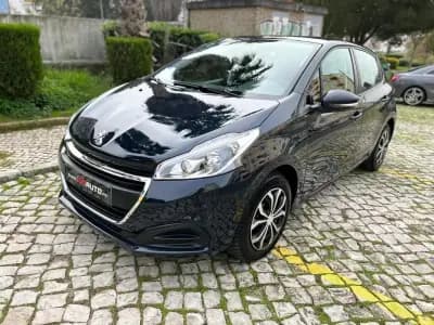 Vendo Peugeot 208 2017 - 9980 EUR, 129000 km - AUTO.MOTO.pt