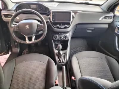 Vendo Peugeot 208 2017 - 10750 EUR, 96000 km - AUTO.MOTO.pt