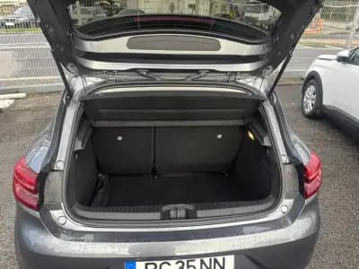 Vendo Renault Clio 2023 - 16950 EUR, 44091 km - AUTO.MOTO.pt