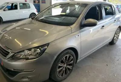 Vendo Peugeot 308 2017 - 9490 EUR, 133299 km - AUTO.MOTO.pt