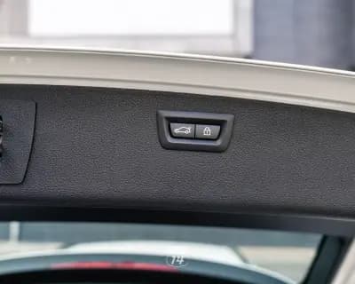 Vendo BMW 318 2016 - 23990 EUR, 113550 km - AUTO.MOTO.pt