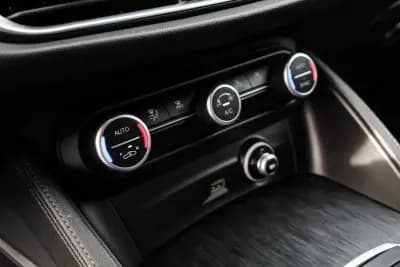 Vendo Alfa Romeo Stelvio 2019 - 29400 EUR, 89000 km - AUTO.MOTO.pt