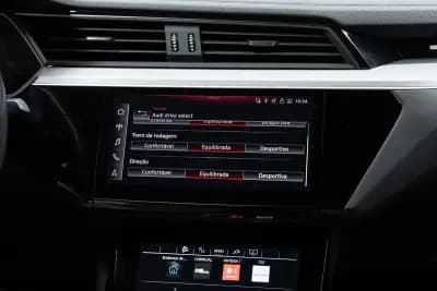 Vendo Audi Q8 e-Tron Sportback 2023 - 49950 EUR, 55000 km - AUTO.MOTO.pt