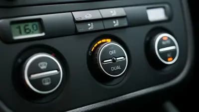 Vendo Volkswagen Golf 2008 - 8650 EUR, 199000 km - AUTO.MOTO.pt