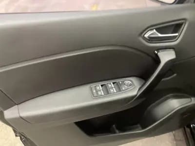 Vendo Renault Captur 2024 - 27500 EUR, 19000 km - AUTO.MOTO.pt