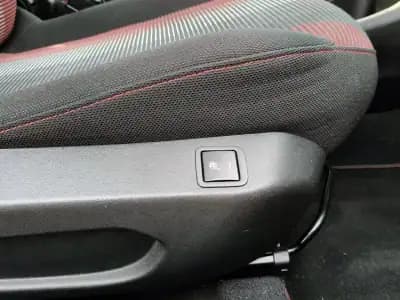 Sell Peugeot 108 2017 - 9600 EUR, 46200 km - AUTO.MOTO.pt