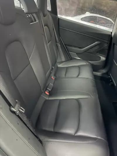 Vendo Tesla Model 3 2020 - 25900 EUR, 101867 km - AUTO.MOTO.pt