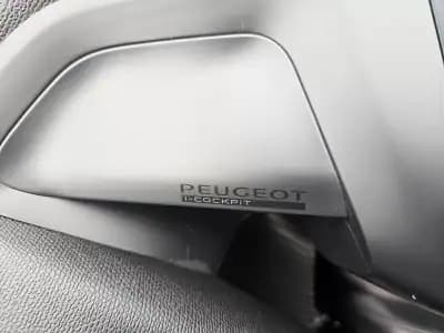 Sell Peugeot 2008 2021 - 19500 EUR, 61150 km - AUTO.MOTO.pt