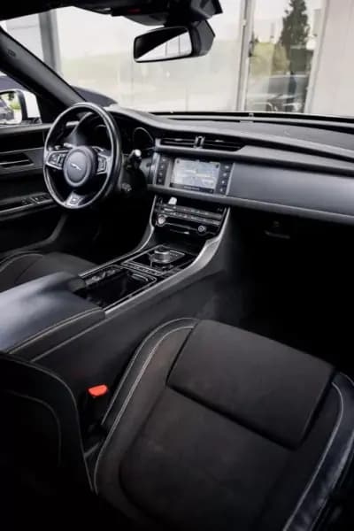 Vendo Jaguar XF 2017 - 24990 EUR, 145800 km - AUTO.MOTO.pt