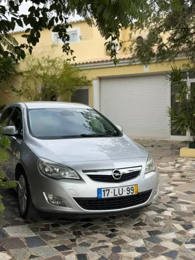 Sell Opel Astra 2011 - 9990 EUR, 71935 km - AUTO.MOTO.pt