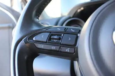 Sell Toyota Yaris 2021 - 19250 EUR, 100929 km - AUTO.MOTO.pt