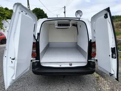 Sell Citroën Berlingo 1.6 HDI L2 3L FRIO + ISOTERMICA 2016 - 14950 EUR, 292742 km - AUTO.MOTO.pt