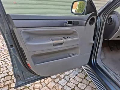 Vendo Volkswagen Touareg 2006 - 10500 EUR, 240000 km - AUTO.MOTO.pt