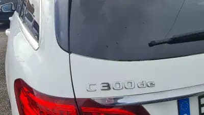 Vendo Mercedes-Benz C 300e 2020 - 31900 EUR, 130255 km - AUTO.MOTO.pt