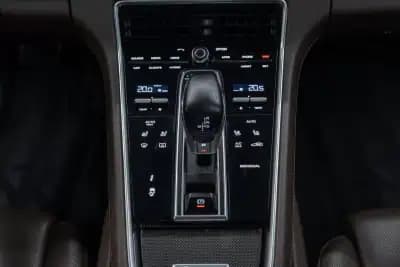 Sell Porsche Panamera Sport Turismo 2018 - 69950 EUR, 133000 km - AUTO.MOTO.pt