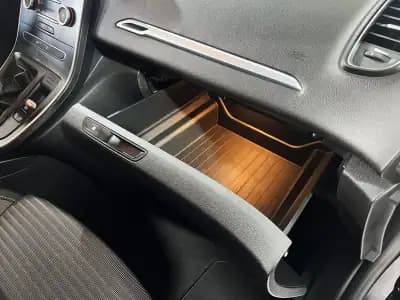 Sell Renault Scénic 2017 - 15800 EUR, 156509 km - AUTO.MOTO.pt