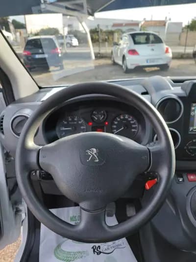 Vendo Peugeot Partner 2019 - 13980 EUR, 157692 km - AUTO.MOTO.pt