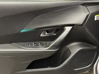 Vendo Peugeot 2008 2021 - 17990 EUR, 99850 km - AUTO.MOTO.pt