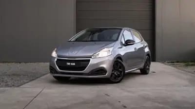Vendo Peugeot 208 2019 - 9999 EUR, 106000 km - AUTO.MOTO.pt