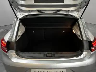 Vendo Renault Clio 2022 - 19800 EUR, 84000 km - AUTO.MOTO.pt