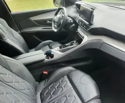 Vendo Peugeot 3008 2023 - 28890 EUR, 27600 km - AUTO.MOTO.pt