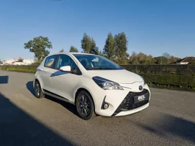 Vendo Toyota Yaris 2018 - 11990 EUR, 105000 km - AUTO.MOTO.pt