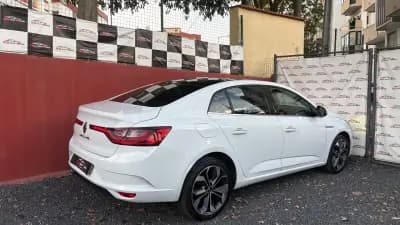 Vendo Renault Mégane 2021 - 13900 EUR, 179000 km - AUTO.MOTO.pt