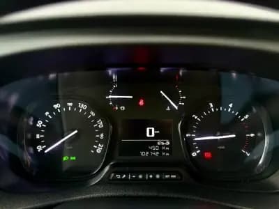 Vendo Opel Vivaro 2024 - 34950 EUR, 102000 km - AUTO.MOTO.pt