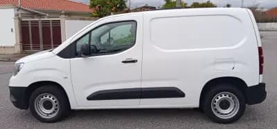 Vendo Opel Combo 2022 - 11990 EUR, 140600 km - AUTO.MOTO.pt
