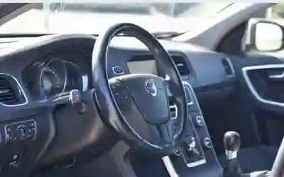 Vendo Volvo V60 2013 - 10500 EUR, 195000 km - AUTO.MOTO.pt