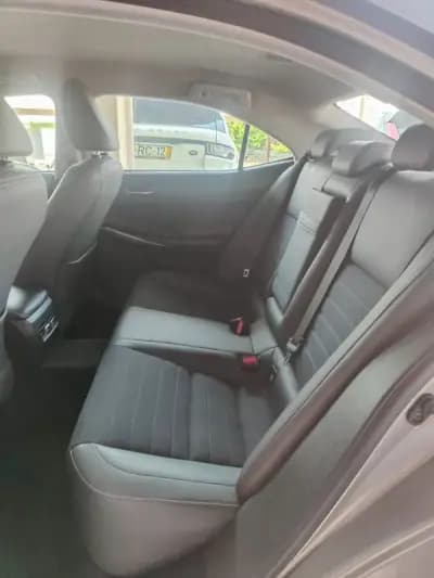 Vendo Lexus IS 300H 2013 - 19990 EUR, 170000 km - AUTO.MOTO.pt