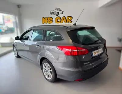 Vendo Ford Focus SW 2015 - 10850 EUR, 153000 km - AUTO.MOTO.pt