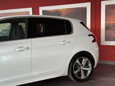 Sell Peugeot 308 2020 - 18990 EUR, 63345 km - AUTO.MOTO.pt