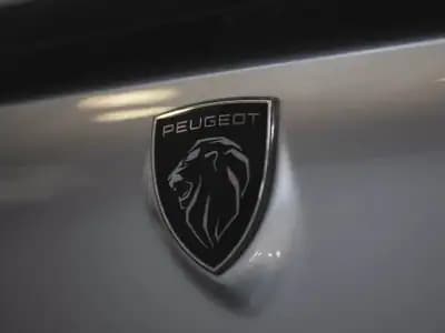 Vendo Peugeot 308 2024 - 26990 EUR, 16000 km - AUTO.MOTO.pt