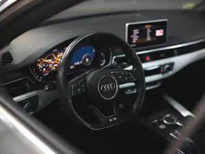 Sell Audi A4 Avant 2018 - 25990 EUR, 107000 km - AUTO.MOTO.pt