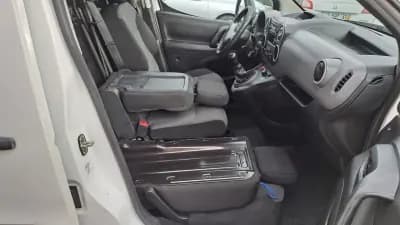 Vendo Peugeot Partner 2018 - 9900 EUR, 250472 km - AUTO.MOTO.pt