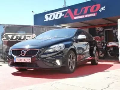 Vendo Volvo V40 2017 - 16800 EUR, 170641 km - AUTO.MOTO.pt