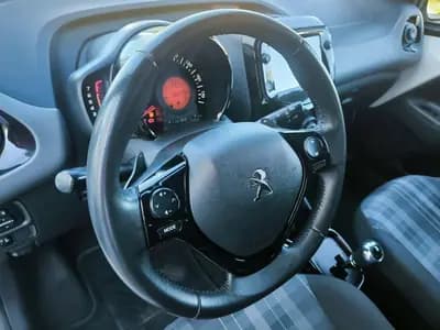 Vendo Peugeot 108 2018 - 9999 EUR, 180453 km - AUTO.MOTO.pt