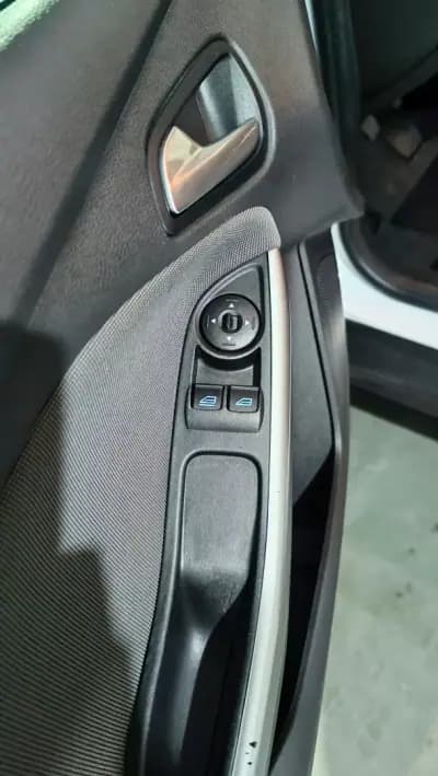 Vendo Ford Focus 2014 - 8900 EUR, 124734 km - AUTO.MOTO.pt