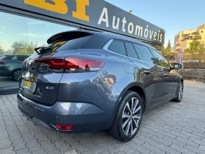 Sell Renault Mégane Sport Tourer 2021 - 21000 EUR, 62000 km - AUTO.MOTO.pt