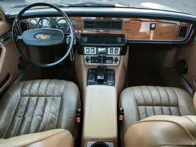 Sell Jaguar XJ6 1976 - 24950 EUR, 47777 km - AUTO.MOTO.pt